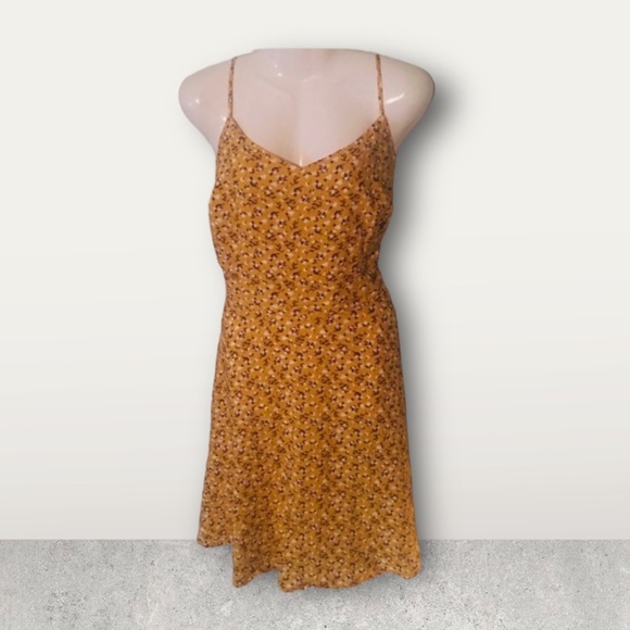 NWT•XL•YELLOW FLORAL FIT N FLARE FLATTERING DRESS - Picture 1 of 13